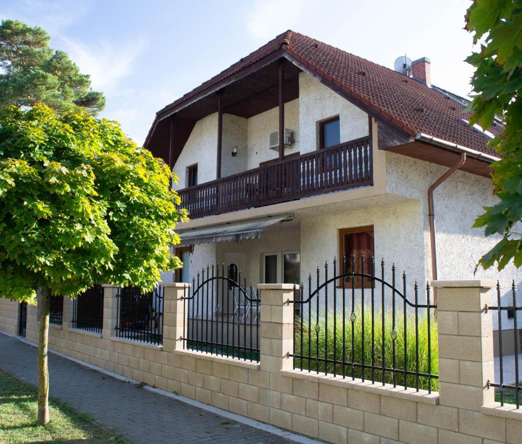 Zsolnay Apartman Siofok Bagian luar foto